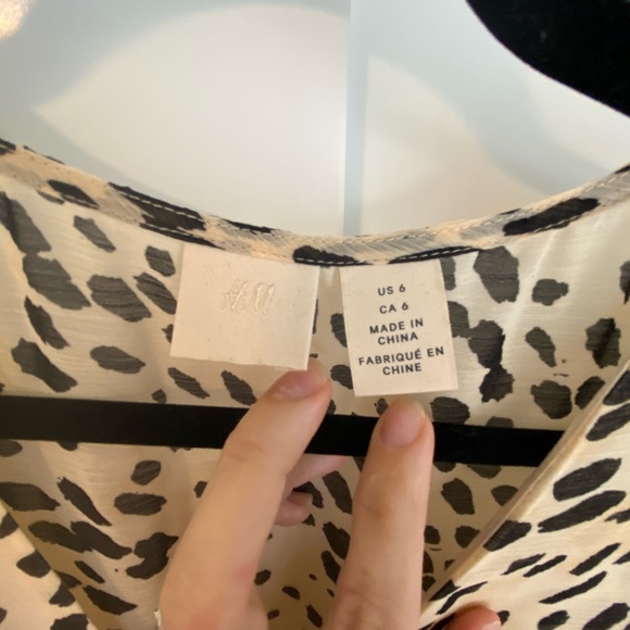 H&M’s leopard print maxi dress - Picture 5 of 11